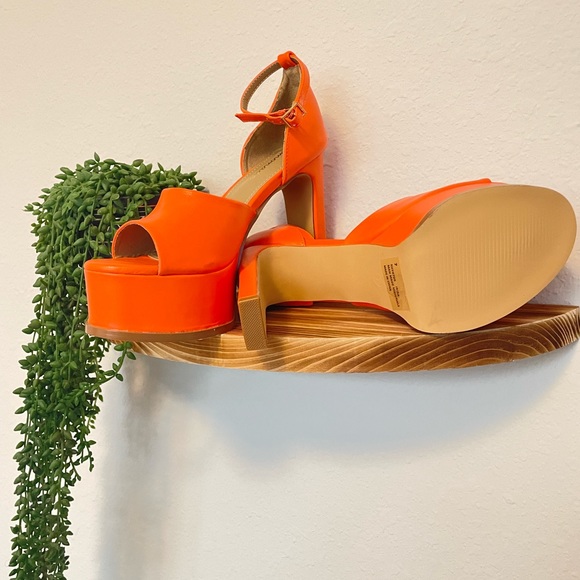 Orange platform heel. - Picture 4 of 4